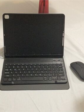 Amazon Black Bluetooth iPad Generation 9 Keyboard Case with Wireless Mouse